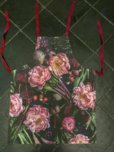 Load image into Gallery viewer, Apron with floral print and fruits, BOLTE Home Textiles Collection