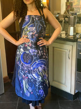 Load image into Gallery viewer, Apron with floral print and fruits, BOLTE Home Textiles Collection