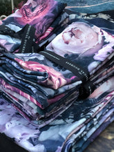 Load image into Gallery viewer, Bespoke Napkins with floral print and fruits, BOLTE Home Textiles Collection