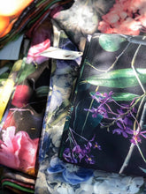 Load image into Gallery viewer, Bespoke Napkins with floral print and fruits, BOLTE Home Textiles Collection