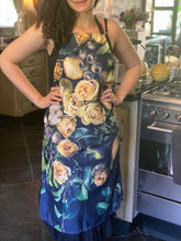 Load image into Gallery viewer, Apron with floral print and fruits, BOLTE Home Textiles Collection