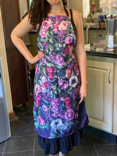 Load image into Gallery viewer, Apron with floral print and fruits, BOLTE Home Textiles Collection